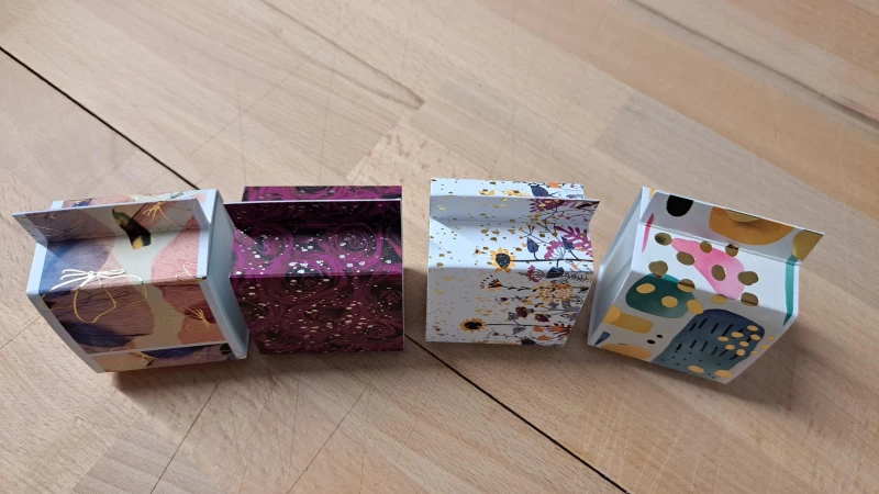 Geschenke Mehrsprachig 5x5x3,5 cm