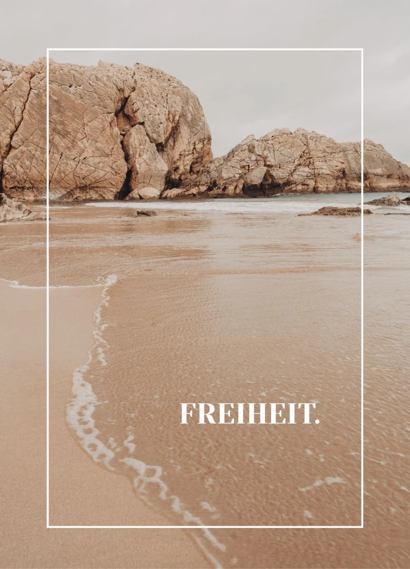 Ein junger Mann mit dem Rücken zur Kamera. Hinter ihm liegt eine Berglandschaft. Über ihm stehen die Worte: Ich sage Ja zu Jesus.