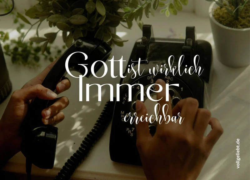 Ein Blumenmuster in rot, orange und pink. Darunter in Großbuchstaben der Text: Ein Gespräch mit Gott